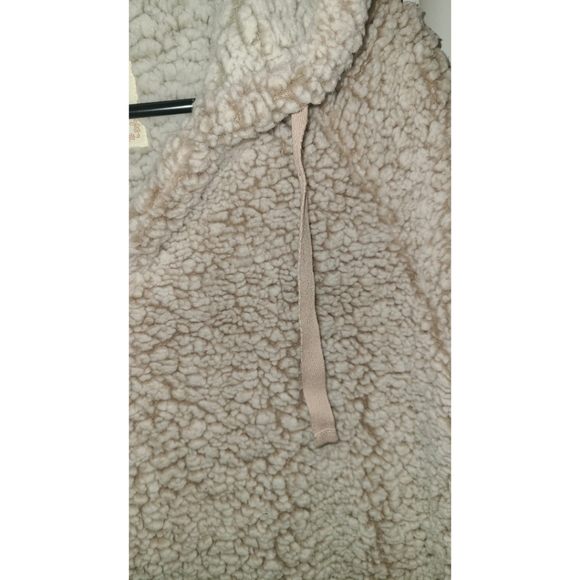 Altar'd State sherpa hoodie sweater - Picture 3 of 5